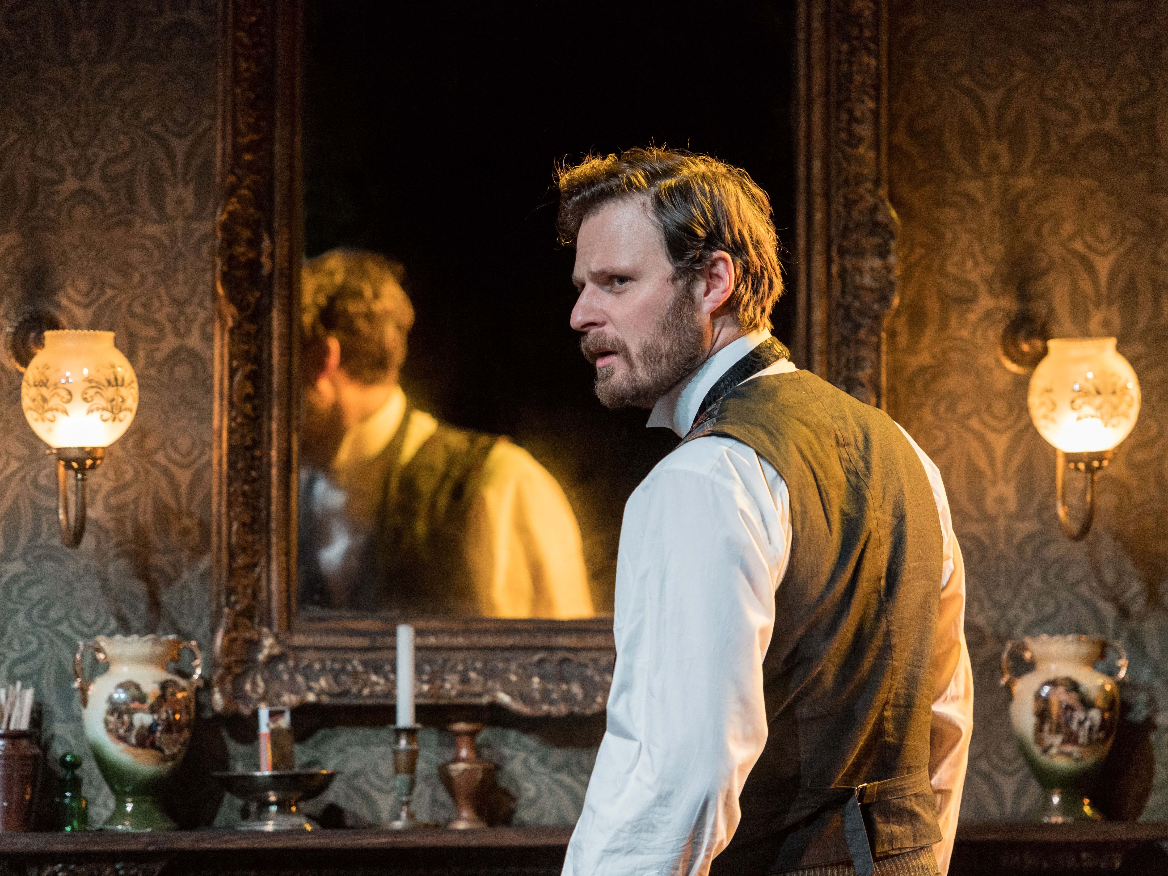 gaslight-rupert-young-as-jack-manningham