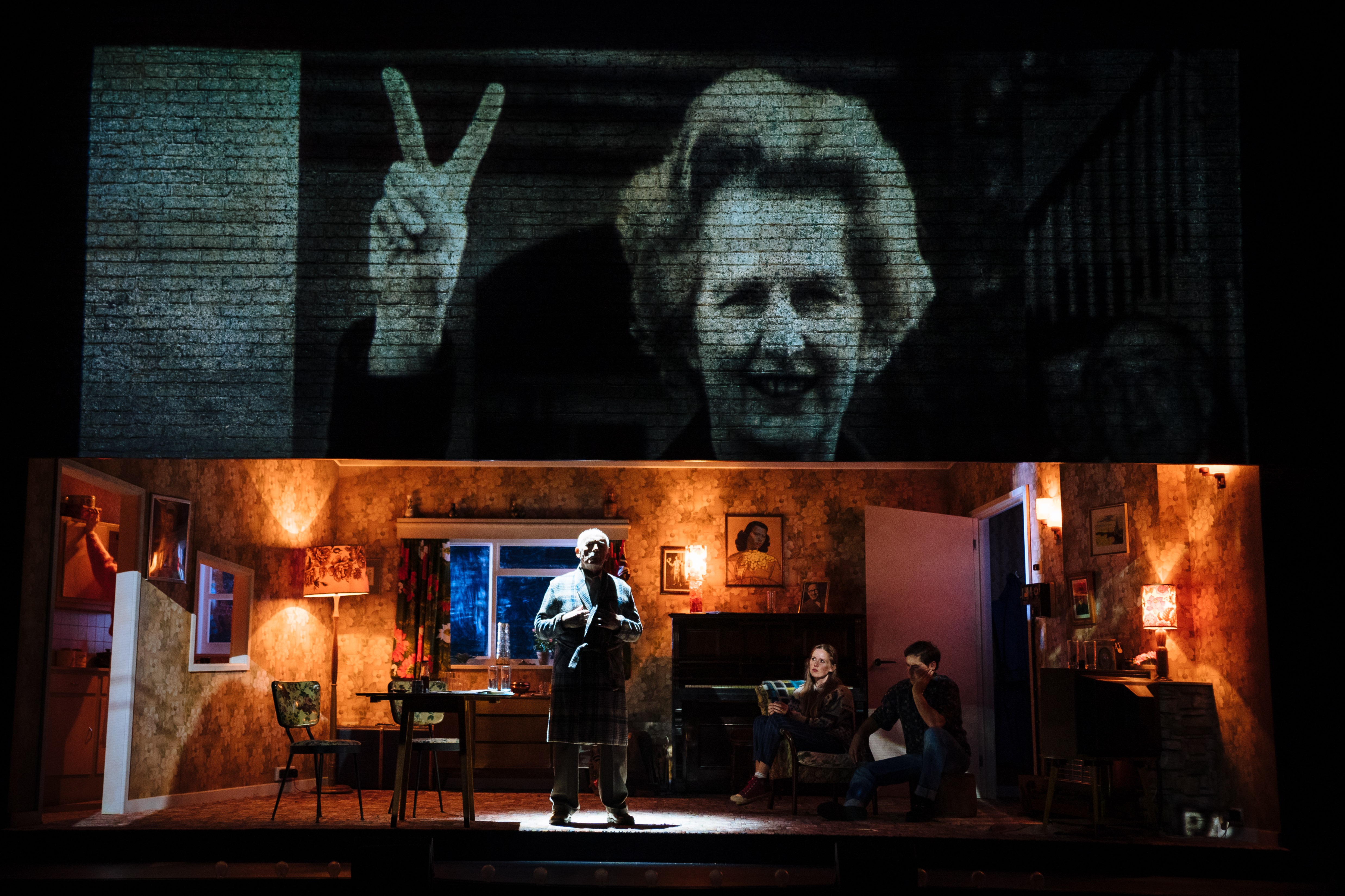 Entertainer 3 - Pip Donaghy (Billy), Diana Vickers (Jean), Christopher Bonwell (Frank)