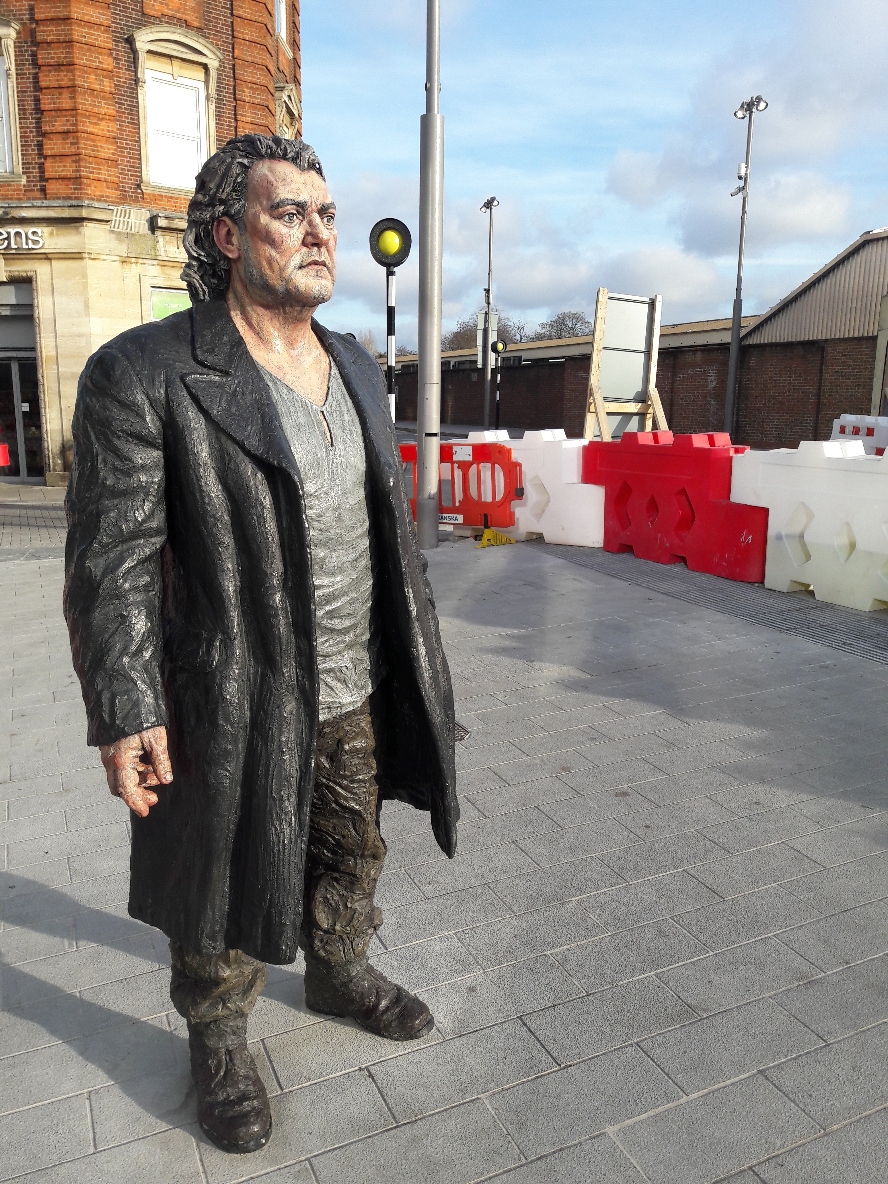 woking statues 2